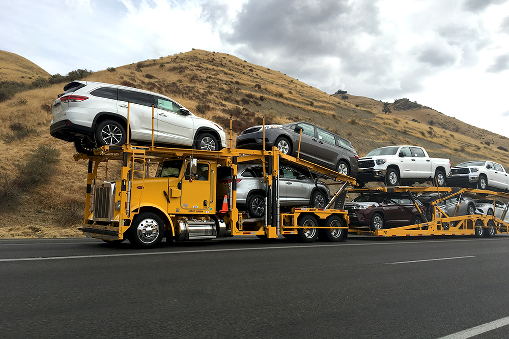 auto transport carrier with a full load of vehicles in Albuquerque New Mexico